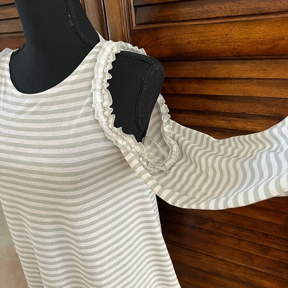 🐢NWOT🐢LC Lauren Conrad Cold Shoulder Blouse Sz Small - Picture 2 of 6